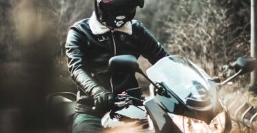 How-Should-a-Leather-Motorcycle-Riding-Jacket-Fit