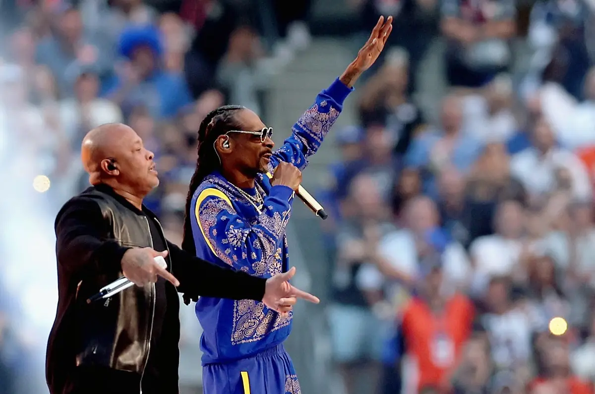 Snoop’s Blue Bandana Tracksuit At Super Bowl