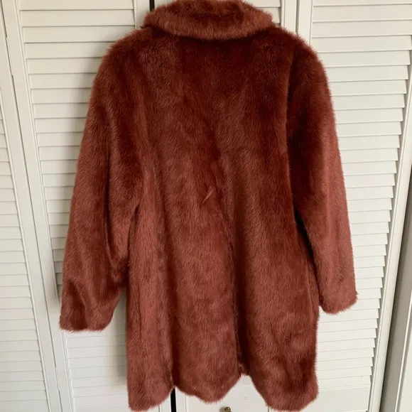 Dynasty S1 E18 Cristal Carrington Brown Fur Coat
