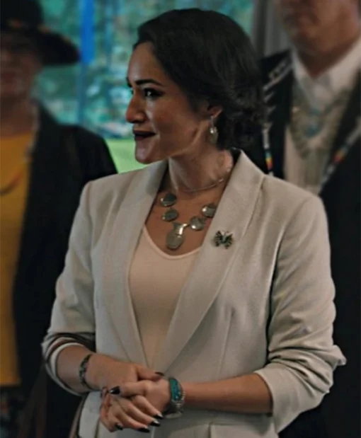 Angela Blue Thunder Yellowstone S05 White Blazer