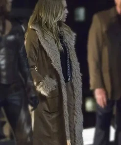 Caity Lotz TV Series Legends of Tomorrow Sara Lance Brown Fur Coat