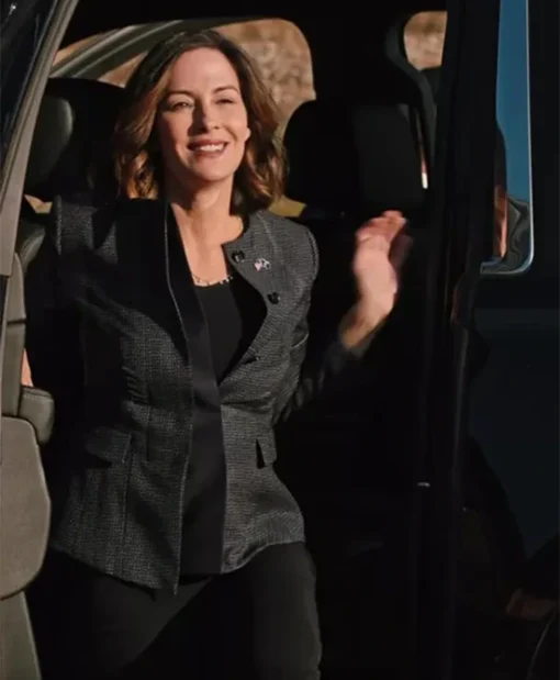Wendy Moniz Yellowstone S04 Black Coat