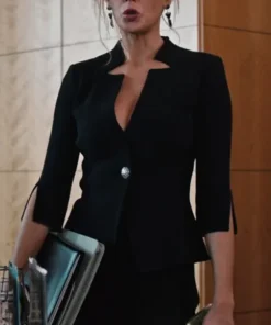 Yellowstone-S04-Beth-Dutton-Black-Inverted-Notch-Neck-Jacket