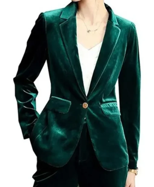 You S02 E02 Victoria Pedretti Green Velvet Blazer