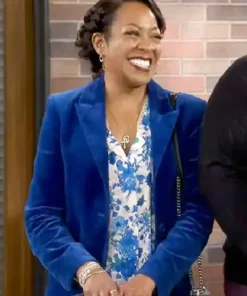 The Neighborhood S07 Tichina Arnold Flowers Shirt