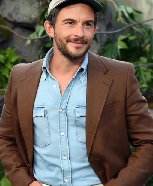 Jonathan Bailey Jurassic World Rebirth 2025 Dr. Henry Loomis Brown Blazer