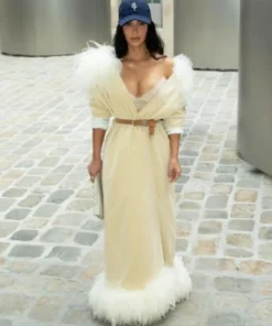 Kim Kardashian The Kardashians S7 Cream Fur Coat
