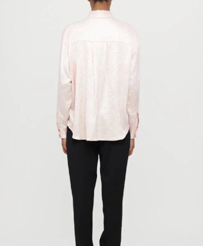 Advertisements 2025 Sarah Jessica Parker Pink Shirt