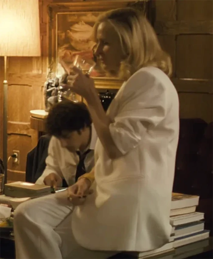 After The Hunt 2025 Julia Roberts White Blazer - Image 3