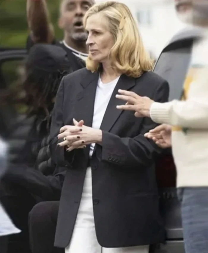 After The Hunt 2025 Julia Roberts Black Blazer - Image 2