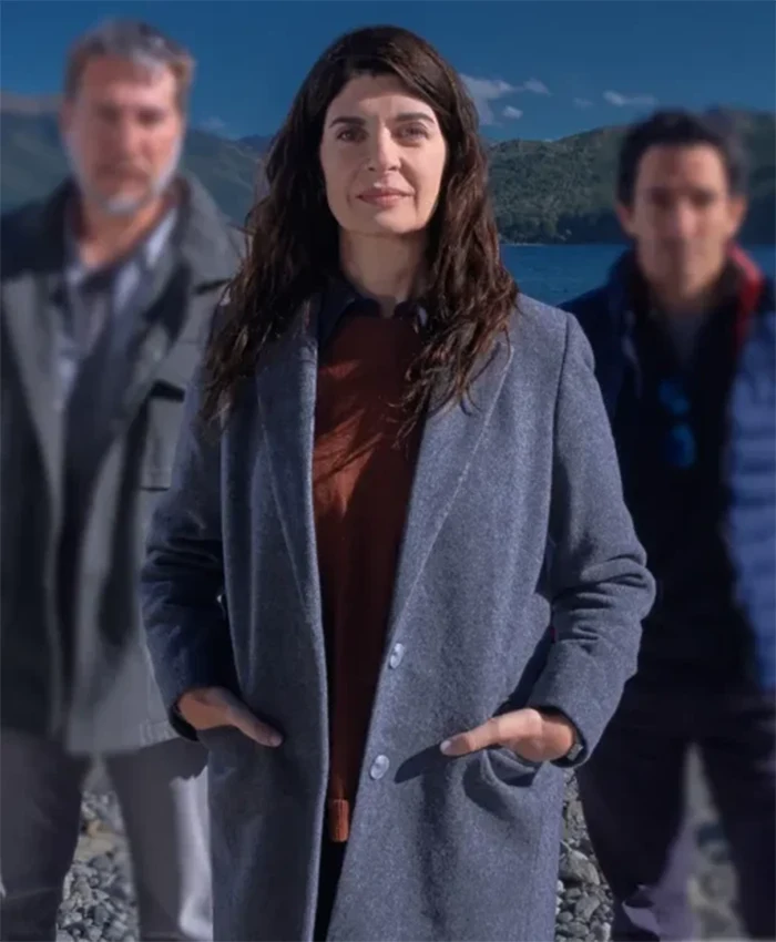 Caught S01 Soledad Villamil Grey Coat