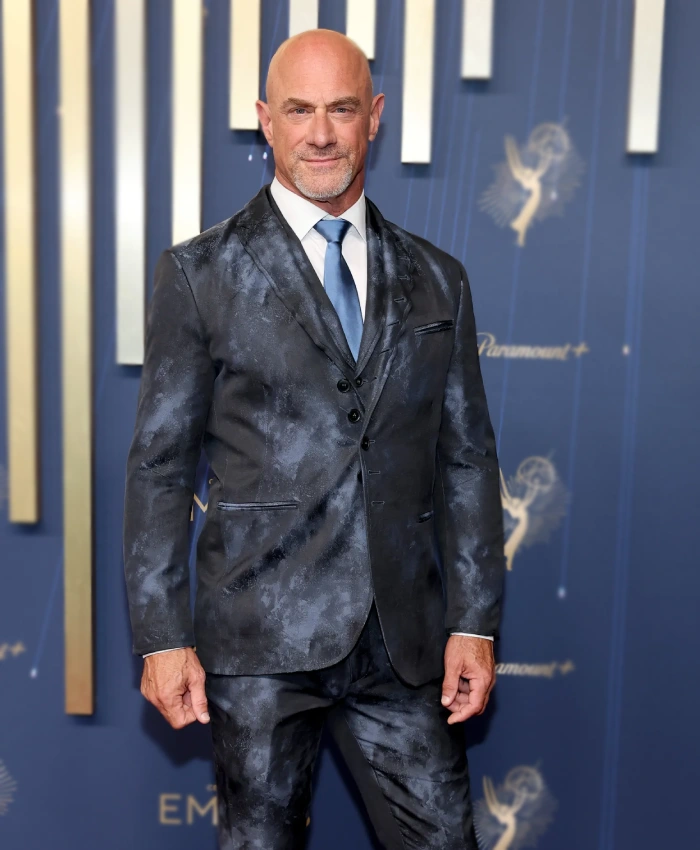 Emmys Red Carpet Christopher Meloni Smokey Suit - Image 2