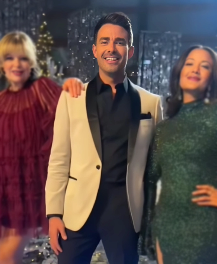 Jonathan Bennett Finding Mr Christmas S02 Velvet Blazer