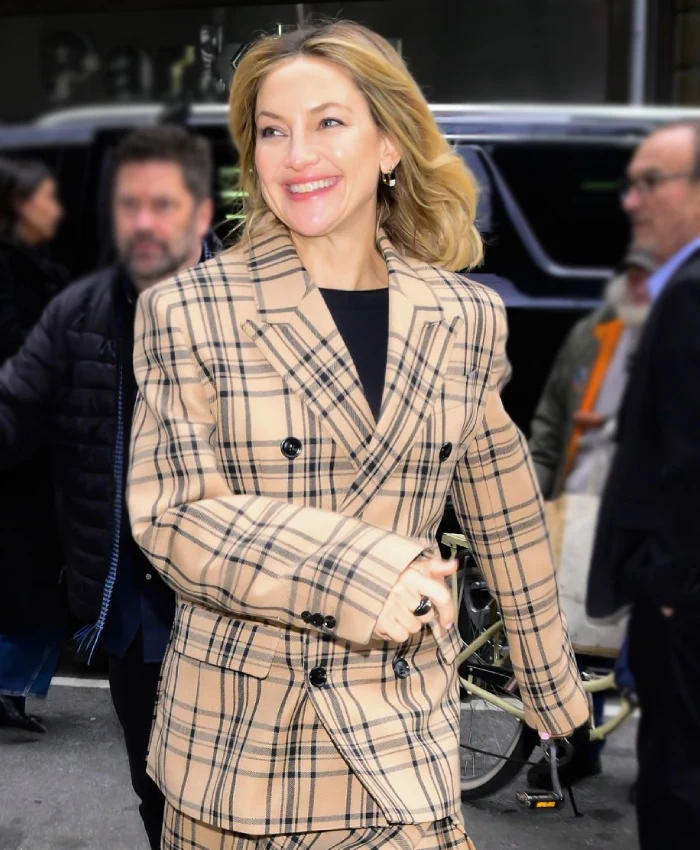 Kate Hudson NYC 2025 Coat