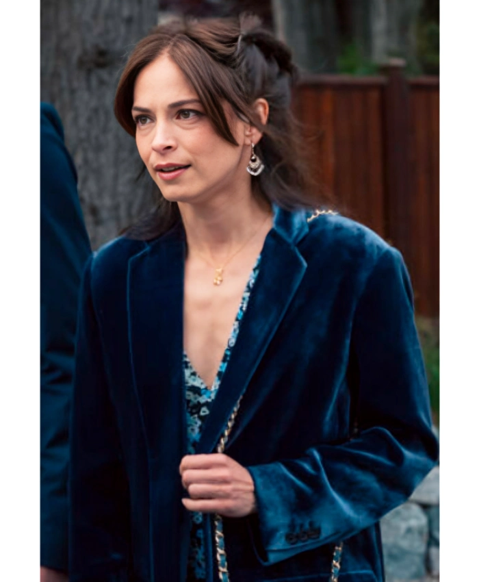 Kristin Kreuk Murder In A Small Town S02 Cassandra Lee Blue Velvet Blazer