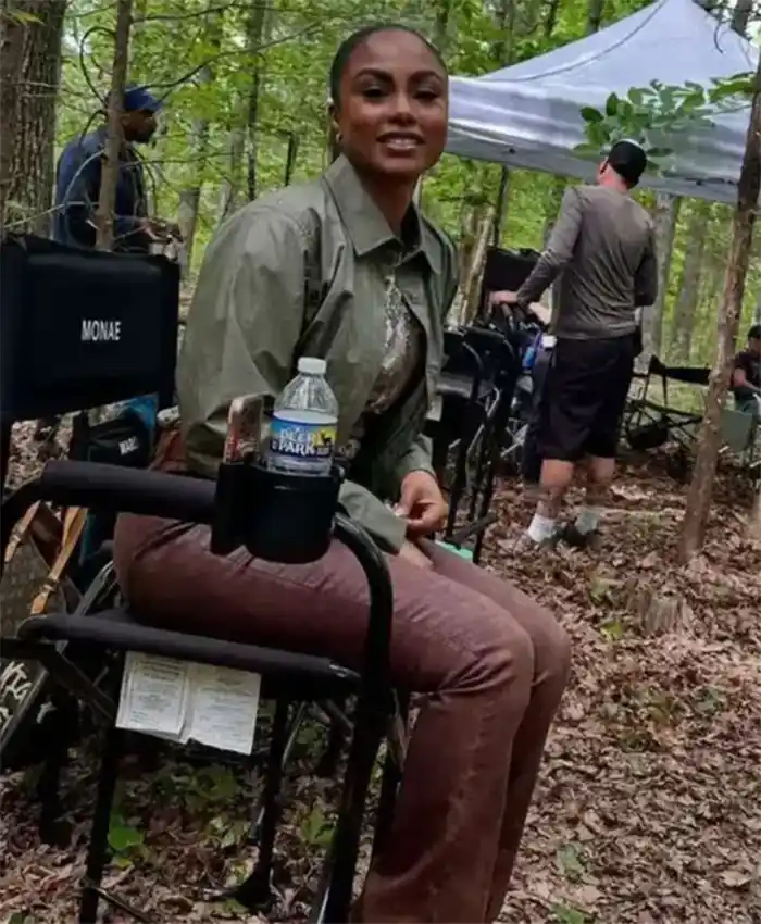Monae TV Series The Hunting Wives Season 01 Joyce Glenn Green Cropped Jacket For Sale