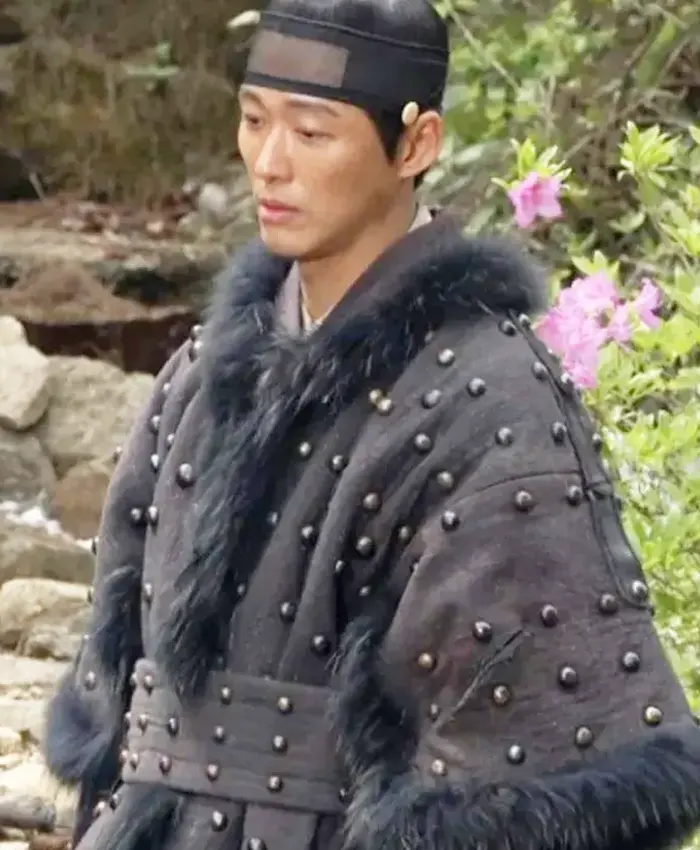 Alternative view of My Dearest Lee Jeong-hyeon Black Coat