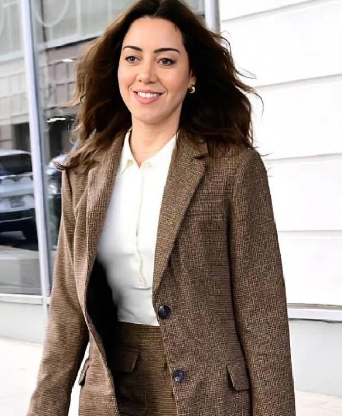 New York City 2025 Aubrey Plaza Single Breasted Brown Tweed Blazer