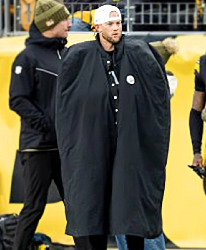 Pittsburgh Steelers Black Oversized Sideline Black Cape Coat