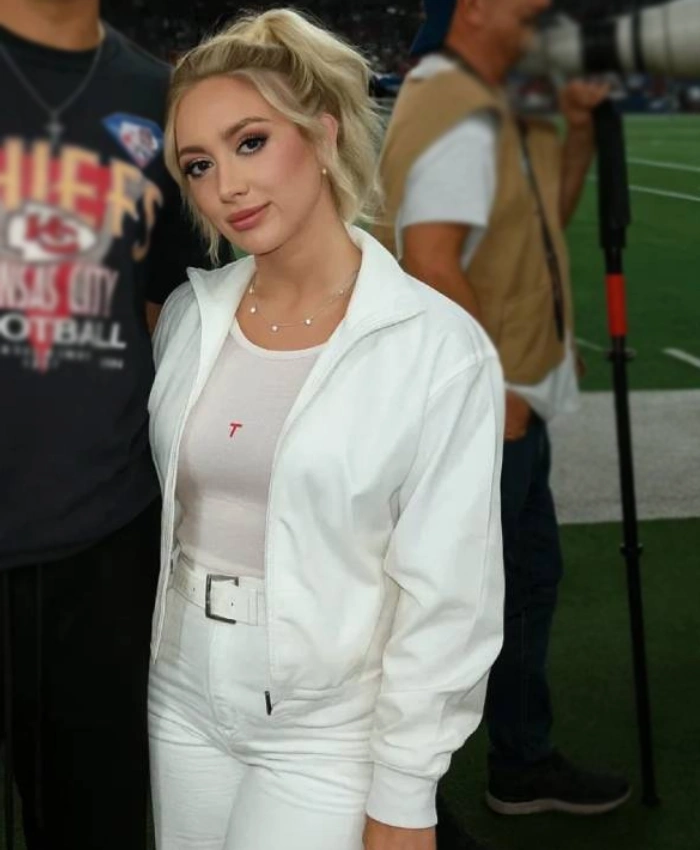 Sidelines Kansas City Chiefs Game 2025 Brittany Mahomes White Zip Up Jacket