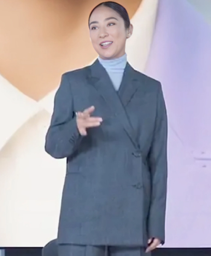 Stella The Morning Show S04 Greta Lee Bak Double Breasted Woven Grey Blazer