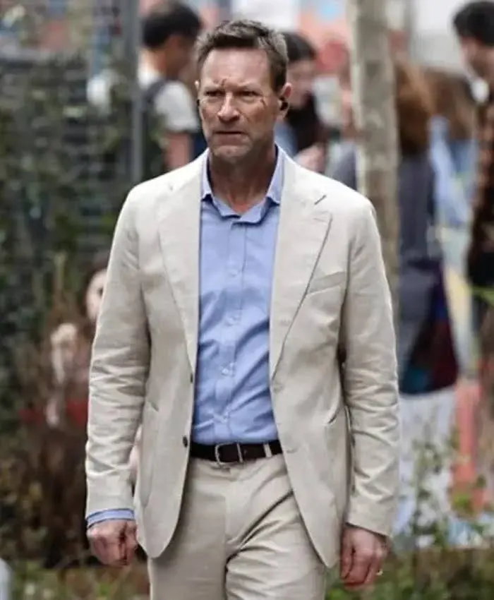 The Bricklayer Aaron Eckhart White Blazer