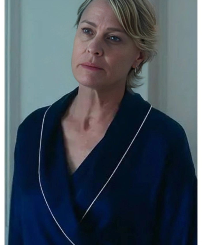 Laura Sanderson The Girlfriend Blue Robe