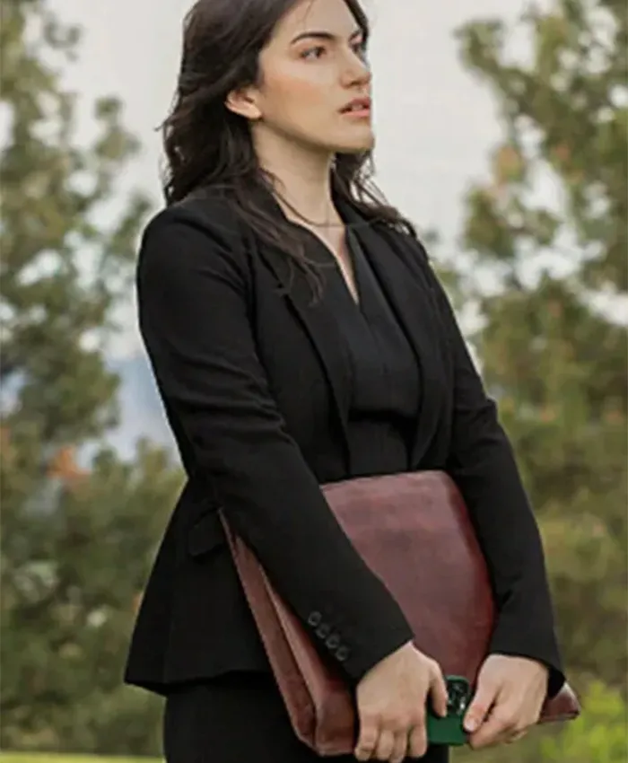 Clara Brewer Yellowstone S05 Blazer
