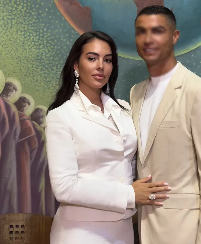 Georgina Rodríguez Vogue White Blazer