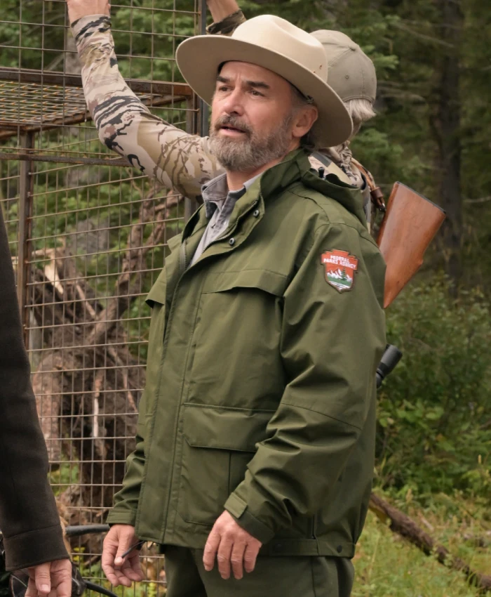 Anna Pigeon S01 Harlan Roberts green jacket