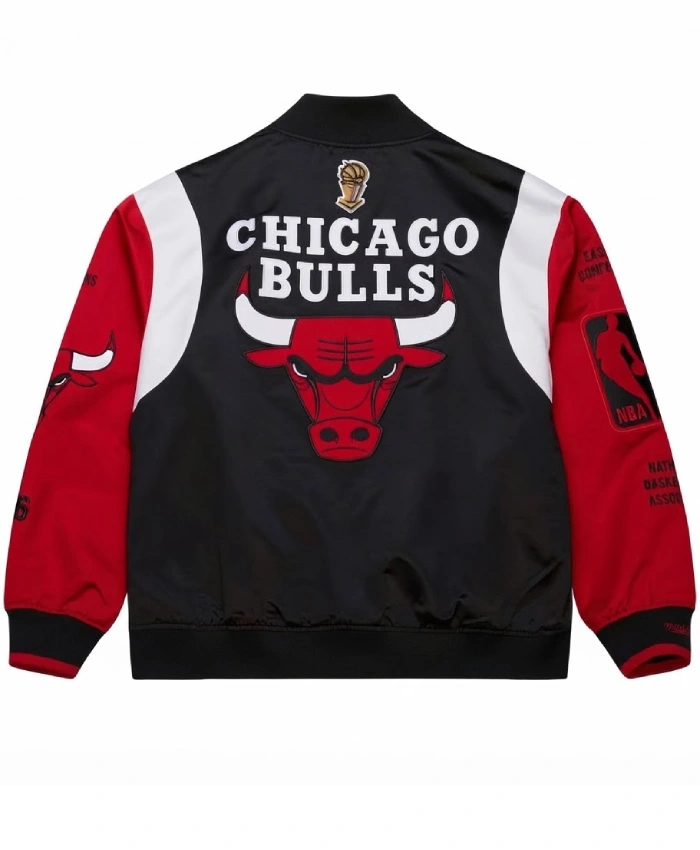 Get Chicago Bulls Black Vintage Team Origins Full Snap Satin Jacket