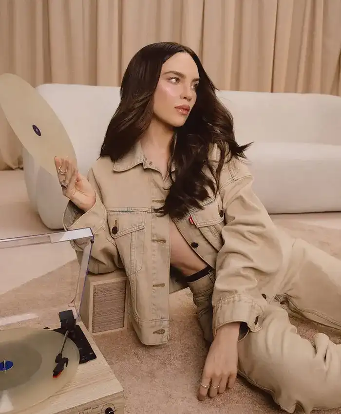 Belinda Levi’s Beige Denim Trucker Jacket