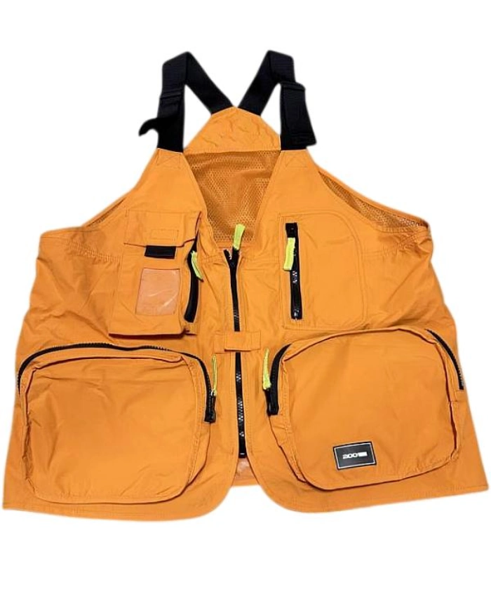 Thierry Zoreaux Ted Lasso S04 Moe Jeudy Lamour Orange Vest